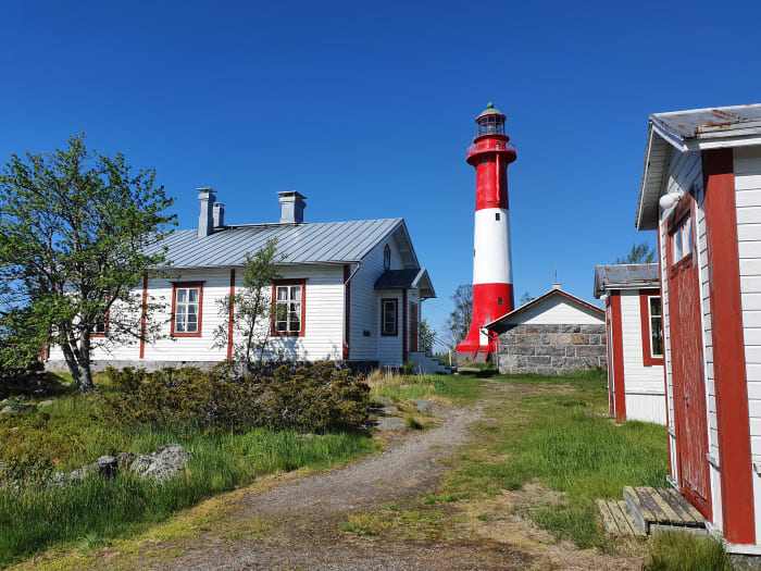 On the left side is the Lighthouse Master´s House near the Lighthouse of Tankar.